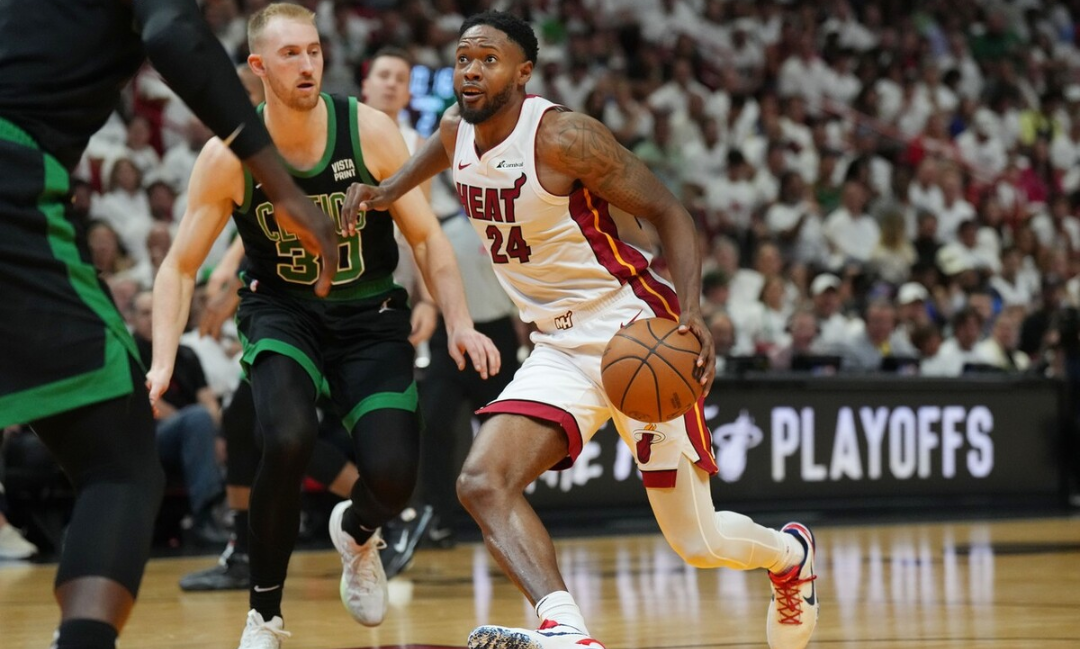 爱游戏娱乐-76人碾压热火，塔图姆状态火热