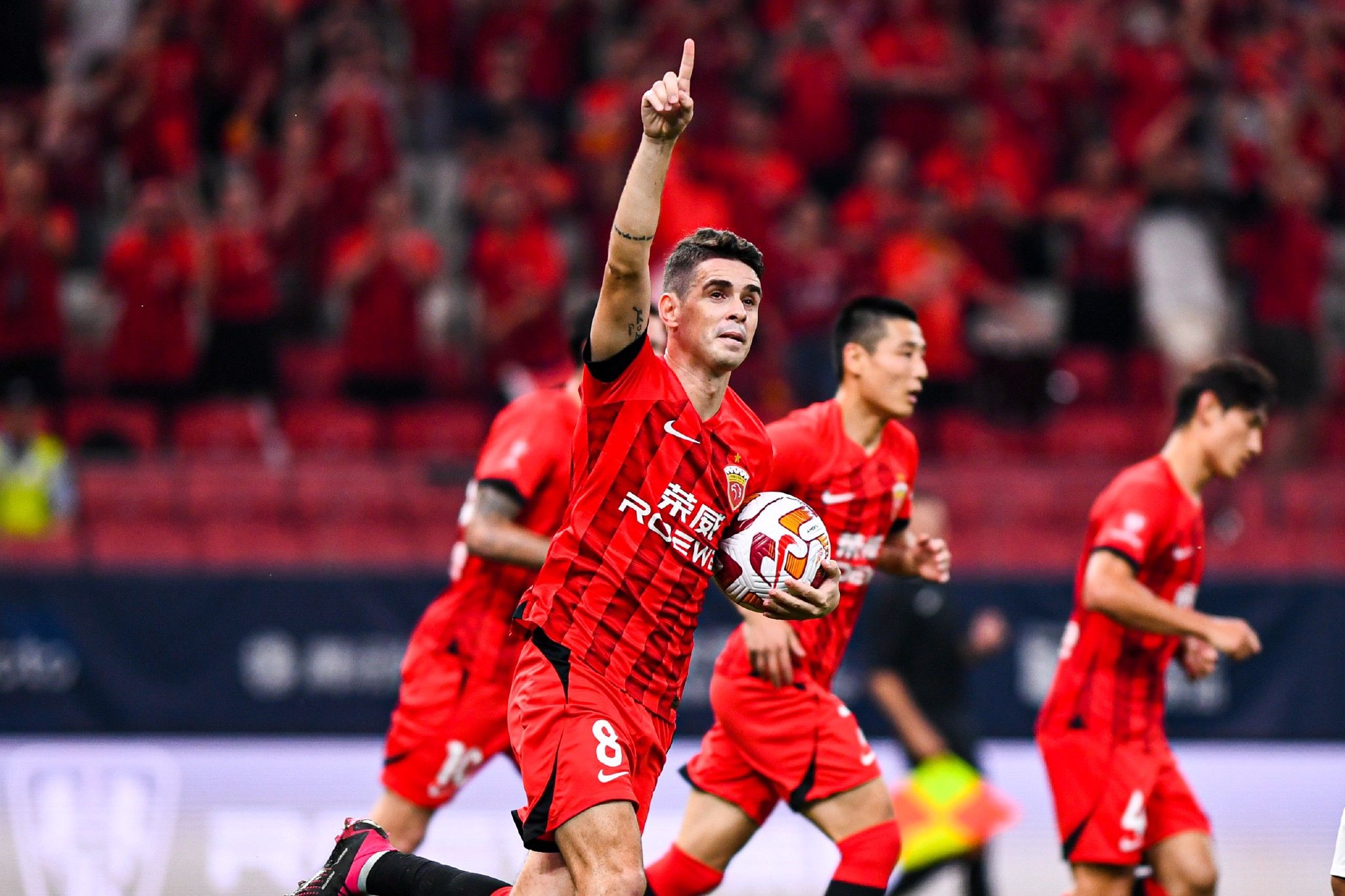 爱游戏体育-热门中超劲旅备战豪强，备赛烽火再起！