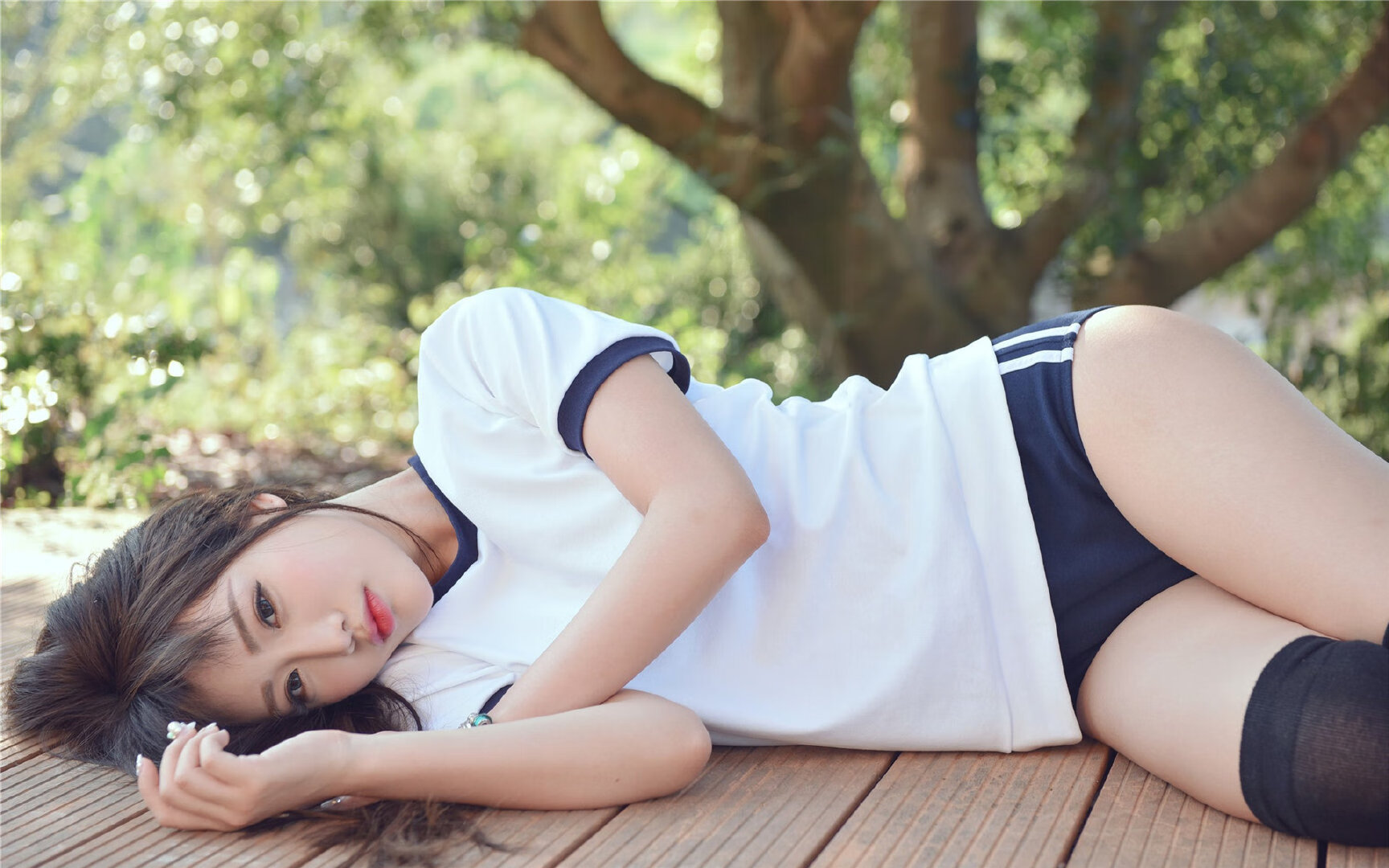 爱游戏APP-同一天，一场奇迹与一个纪录，体育的两种唯一性