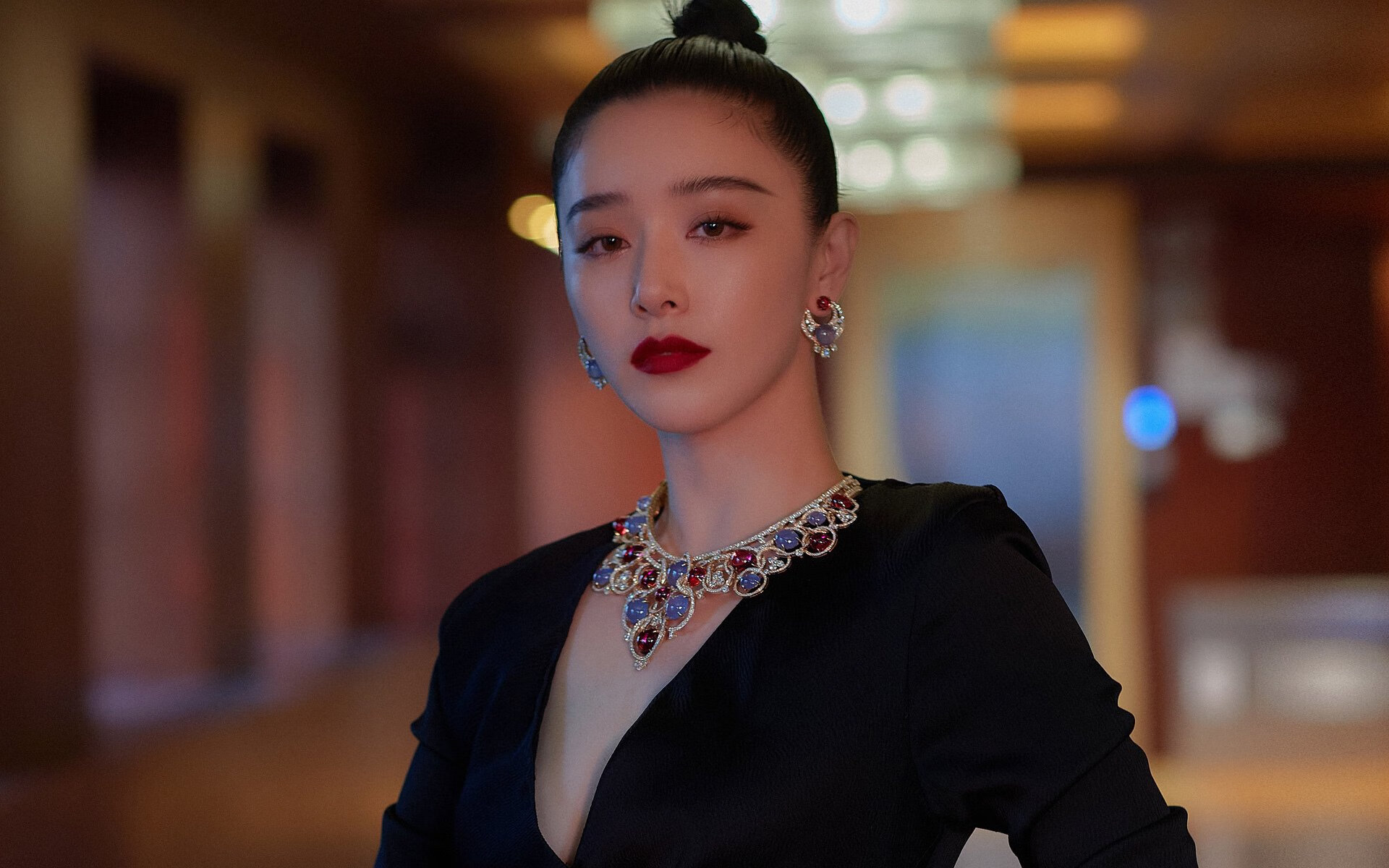 足球变革与奥运烽火，双线战场上的挑战者礼赞